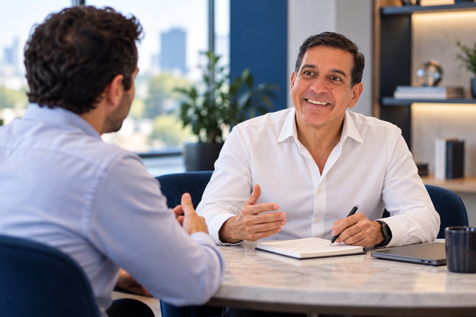 Imagen ilustrativa de Raúl Gamboa en una mentoría individual